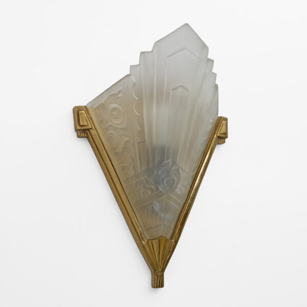 Four of Art Deco Pressed Glass and Brass Sconces, France, 1930s - Image 3